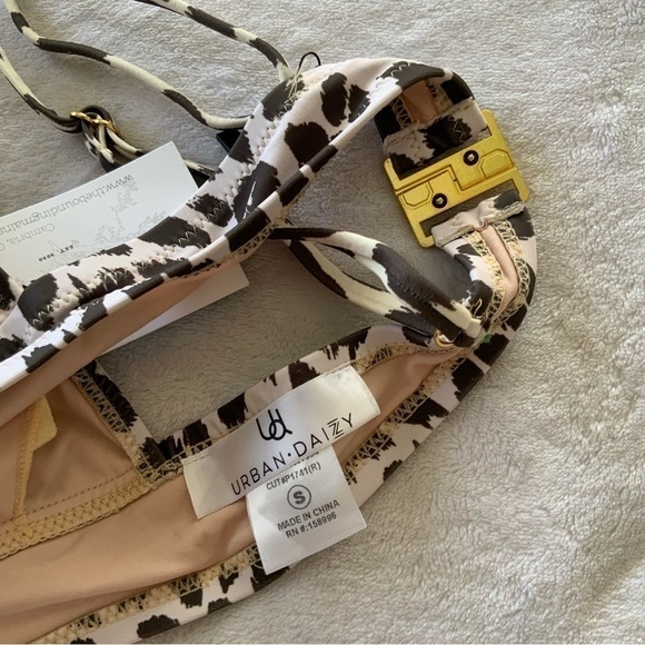 NWT urban daisy deep plunge bikini top - Picture 3 of 6